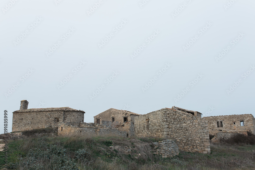 Pueblo abandonado en ruinas