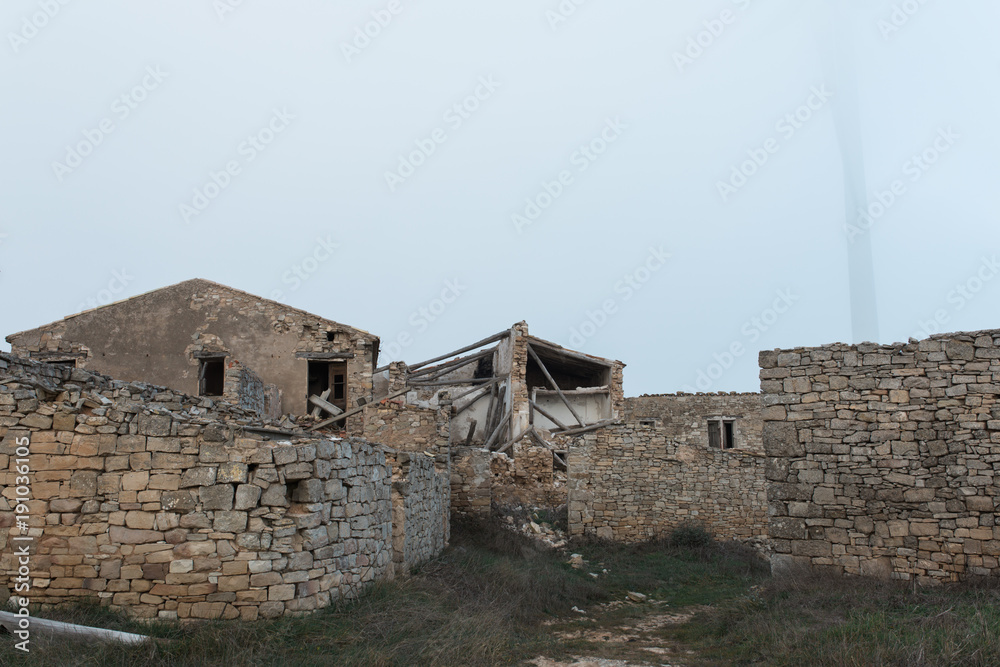 Pueblo abandonado en ruinas