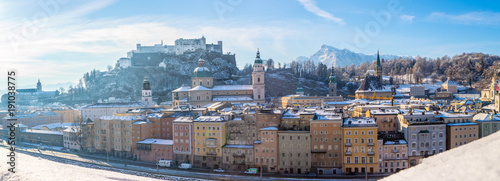 Salzburg im Winter, Morgensonne und Schnee, Panorama