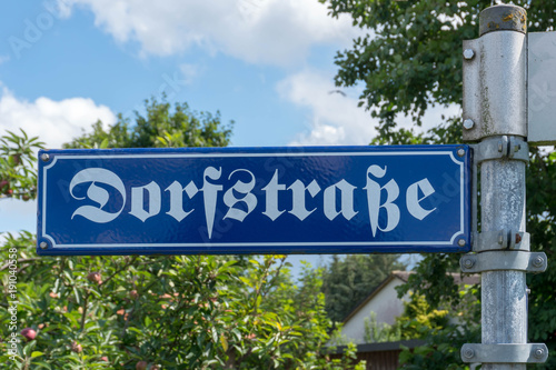 Strassenschild Dorfstraße