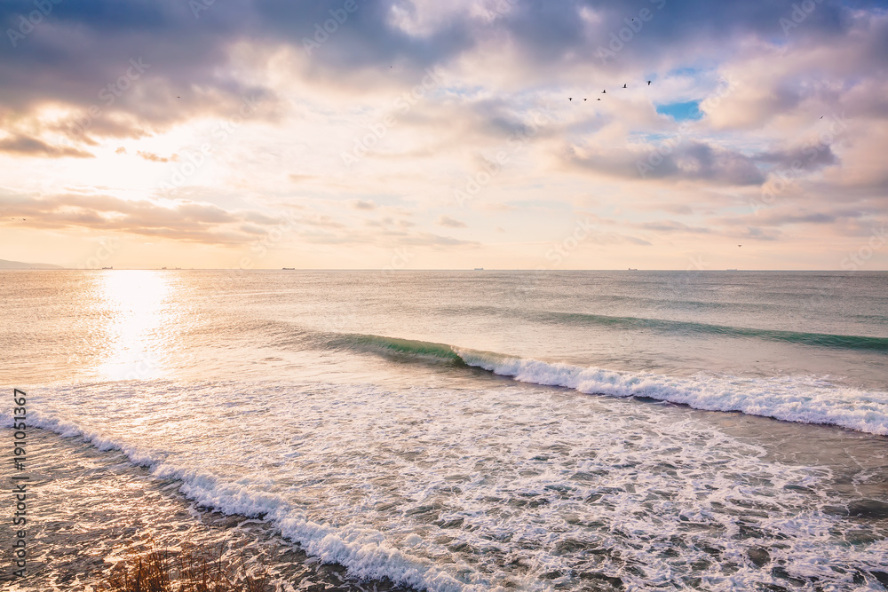 Obraz premium Perfect breaking barrel ocean wave. Landscape with sunrise colors