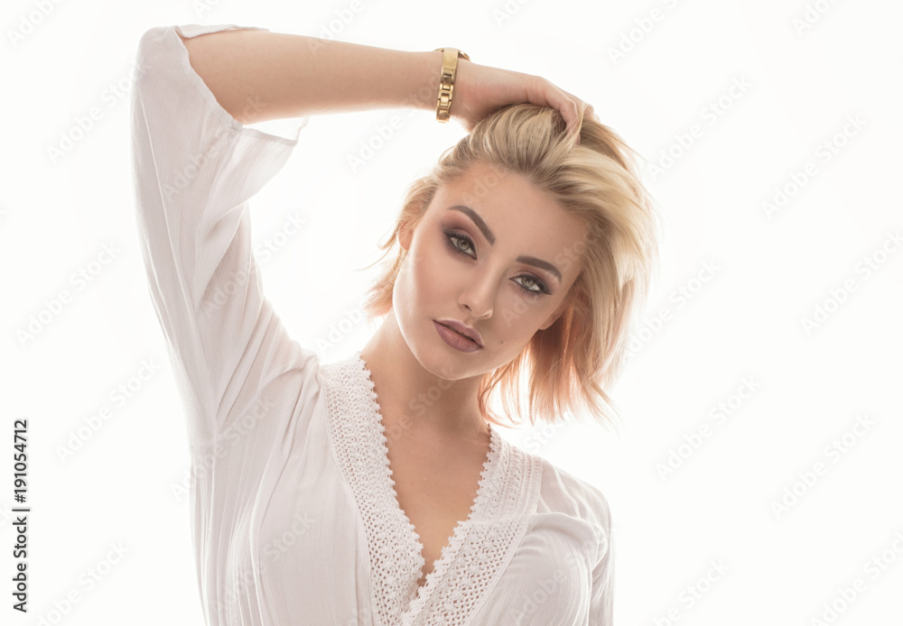 Obraz premium Attractive blonde young lady all in white.