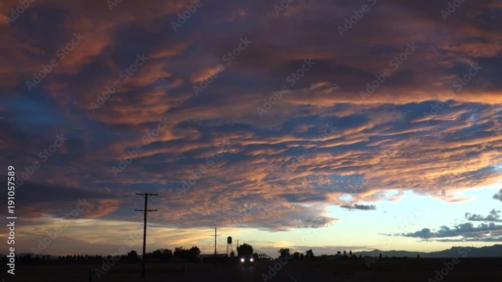 Front car tracking shot, amazing sunset, sky on fire - Travelling voiture avant route ouest américain incroyable coucher de soleil ciel en feu Front car tracking shot, amazing sunset, sky on fire - Travelling voiture avant route ouest américain incroyable coucher de soleil ciel en feu
