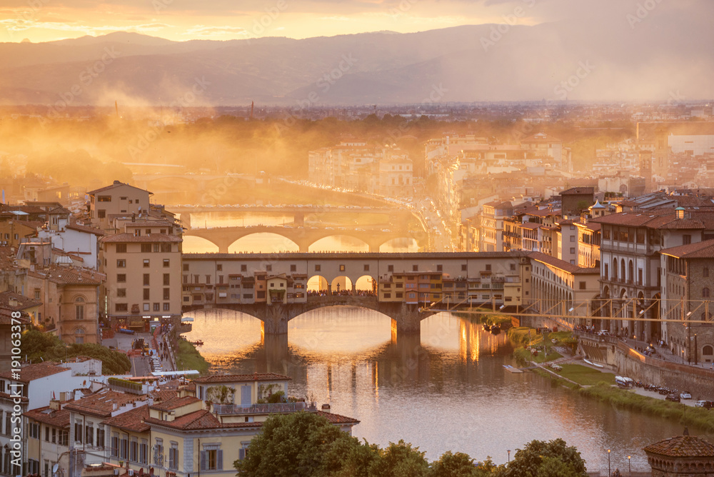 Fototapeta premium Most Ponte Vecchio we Florencji, Włochy. Europa