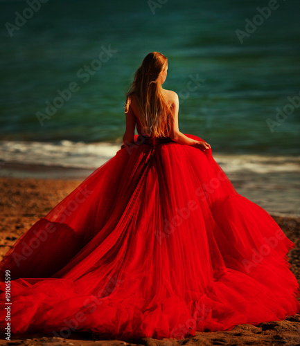 1,000+ Free Red Dress & Dress Images - Pixabay