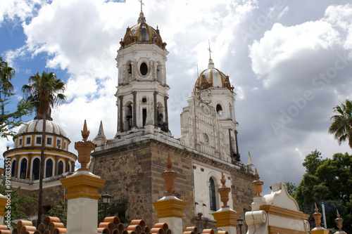 Iglesia de Tlaquepaque en México  en verano  photo