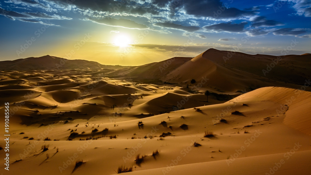 Zachód słońca na Wydmach Erg Chebbi, Sahara, Maroko