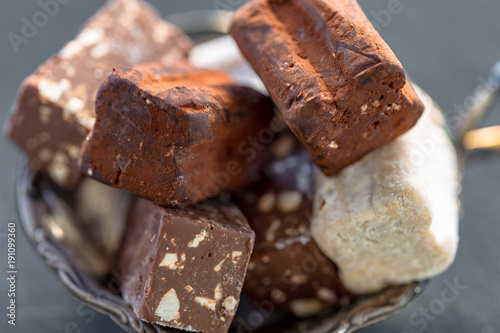 Italienische Trüffelpralinen - Tartufo dolce nero - Cremino mit Torrone