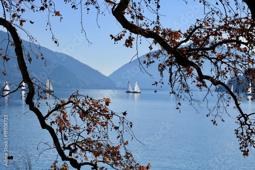 lago di lugano barche a vela autunno