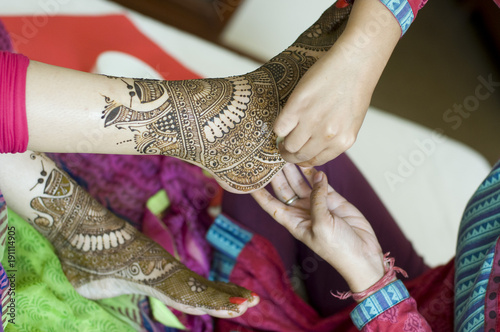 applying henna , bride, Hindu wedding ,Rajasthan, India