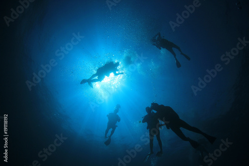 Scuba diving © Richard Carey
