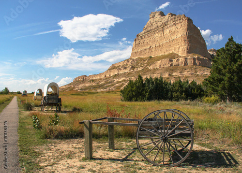 Фототапет Path trail by Mitchell Pass with covered wagons at Scotts Bluff National Monument in Nebraska; part of the historic Oregon Trail, California Trail, & Mormon Trail
