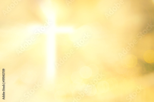 Cuadro en lienzo Abstract blurred christian cross with golden light and bokeh background for hope