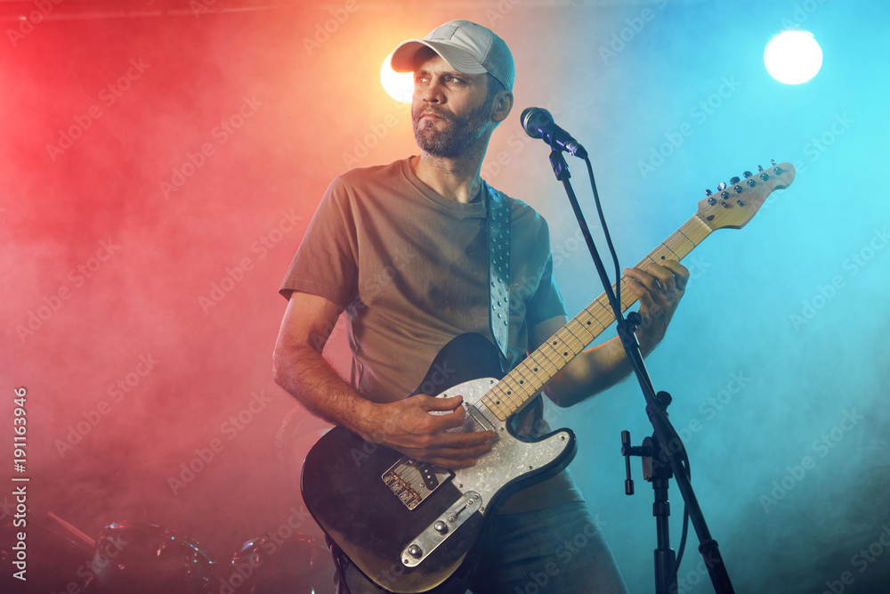 Obraz premium The guitarist performs on stage.