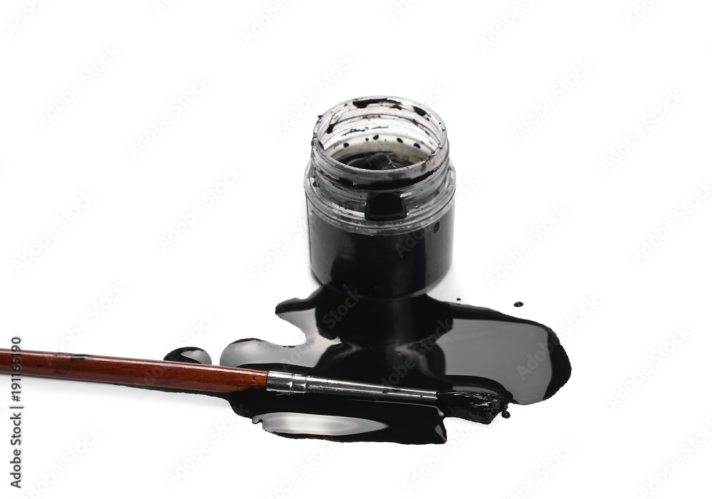 Naklejka premium Spilled black watercolor with bottle and paintbrush isolated on white background