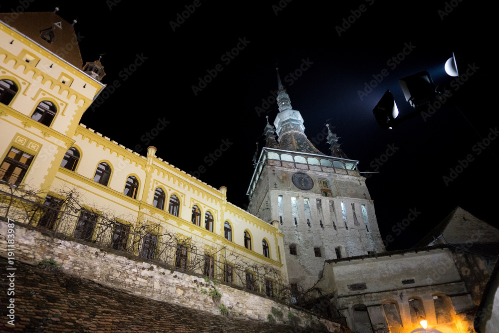 Obraz premium Medieval old town of Sighisoara illuminated at night