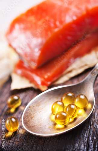 Obraz na płótnie fish and capsules