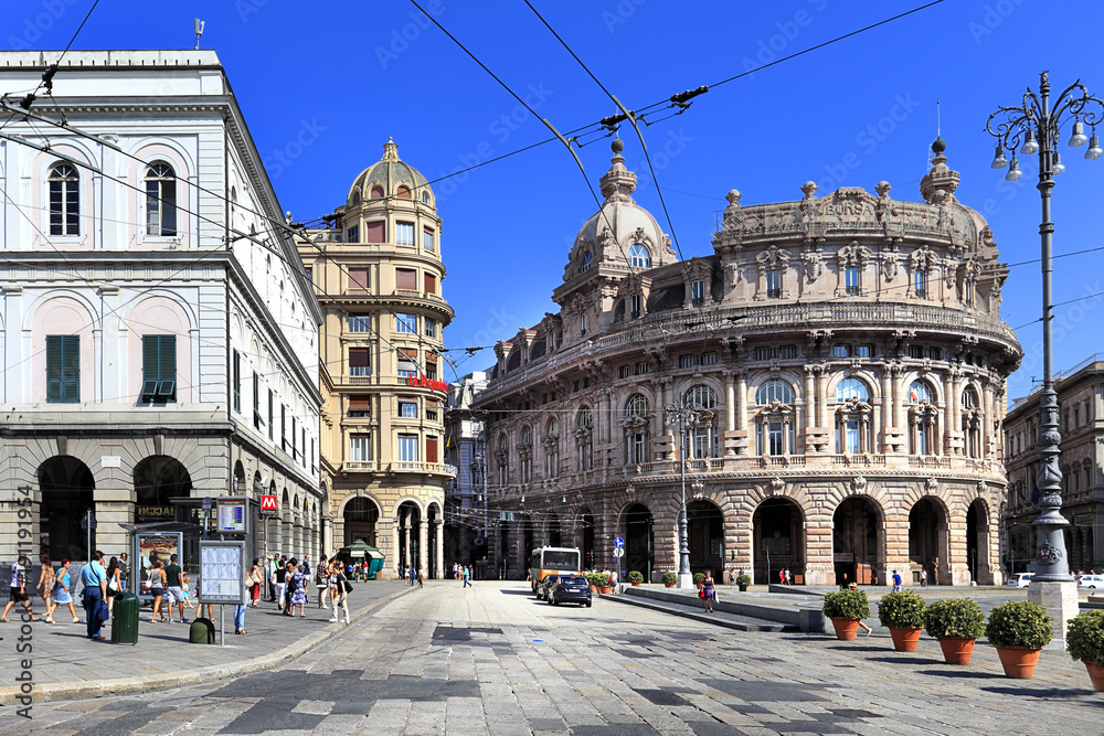 Φωτογραφία Genoa, Liguria / Italy - 2012/07/06: Genoa city center - Piazza de Ferrari squar