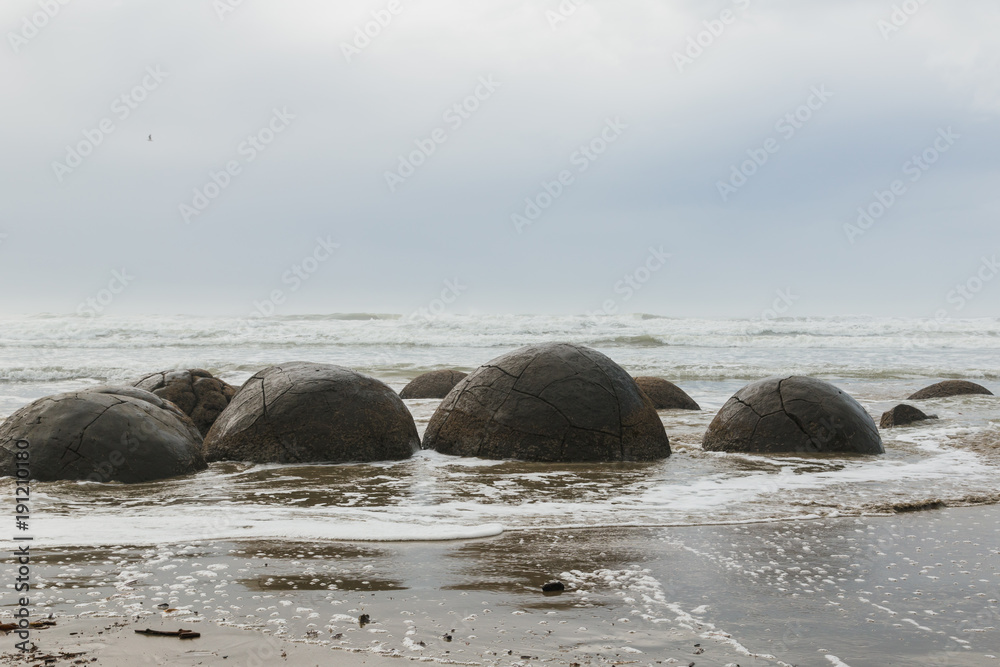 Φωτογραφία Boulders at the beach of Moeraki New Zealand