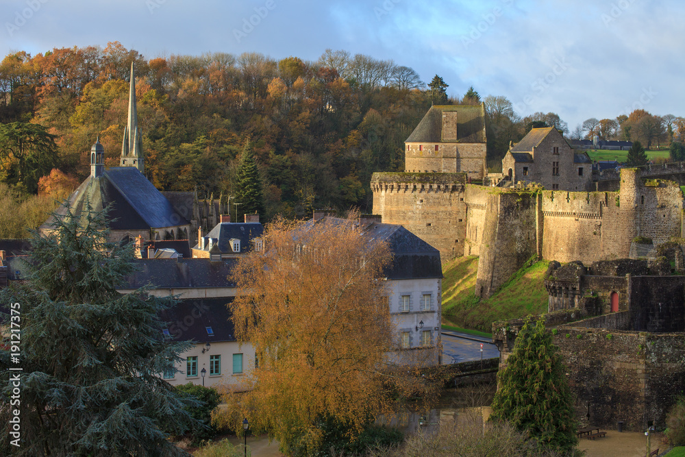 Fougères, château et église Saint-Sulpice Bretagne