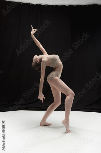 Fototapeta Naklejka Na Ścianę i Meble -  Young teen dancer on white floor background.