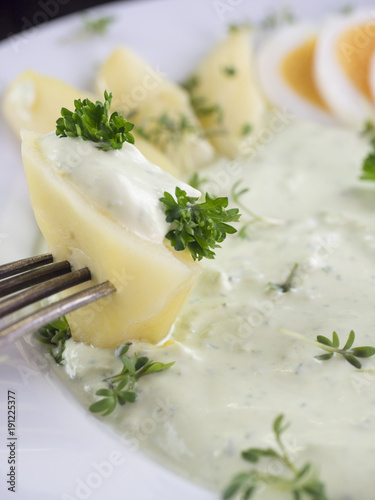 Grüne Sauce mit Pellkartoffeln