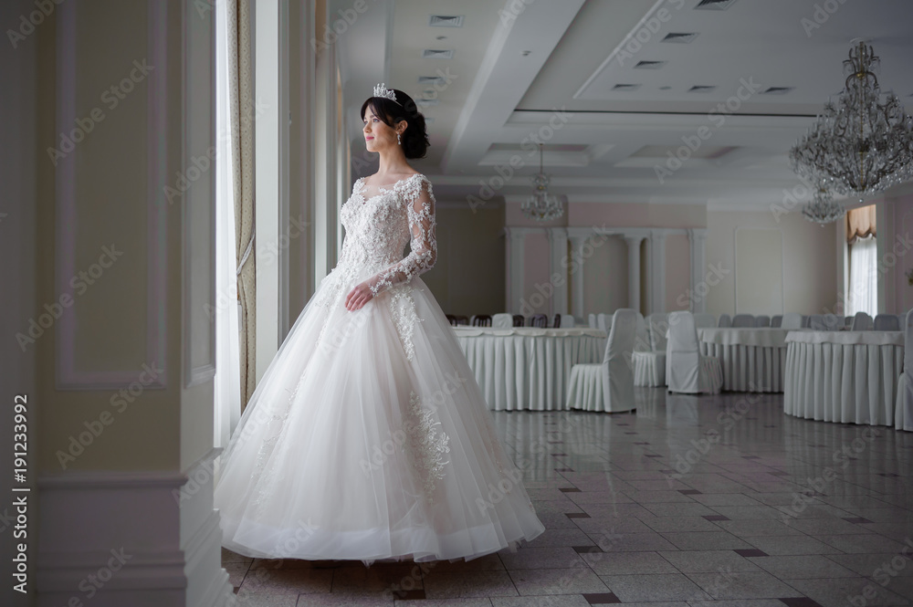 Fototapeta premium beautiful smiling bride before wedding ceremony