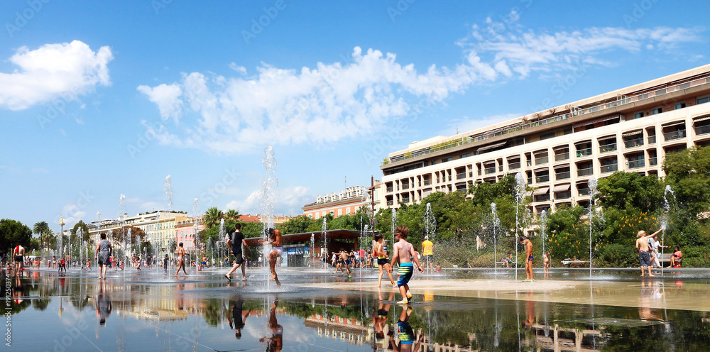 Miroir d’eau - Promenade du Paillon - Nice - France
