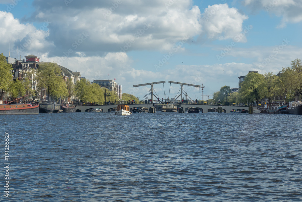 Fototapeta premium River in city