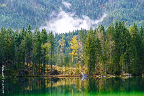 Fototapeta Naklejka Na Ścianę i Meble -  Wonderful autumn of Hintersee lake Germany
