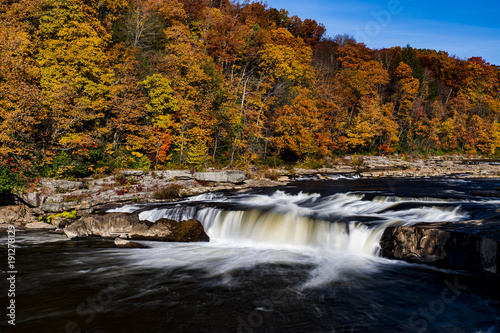 Fototapeta Naklejka Na Ścianę i Meble -  Hogback Ridge Falls - Waterfall - Hogback Ridge Metro Park, Ohio