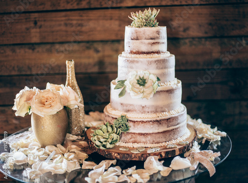 Rustic 4 layers wedding cake