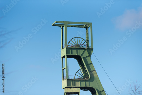 Ein Förderturm in einem Bergwerk