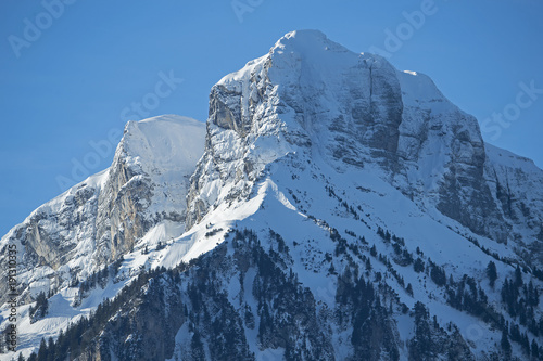 Berggipfel des "Niederbauen", aus der Sicht von Morschach, Schwyz, Schweiz