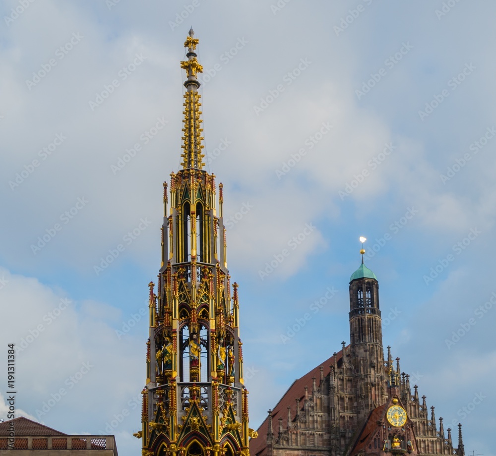 Goldener Brunnen und Frauenkirche Nürnberg Goldener Brunnen und Frauenkirche Nürnberg