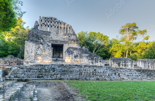 Chicanná ist eine Ruinenstätte der Maya im Rio-Bec-Stil photo