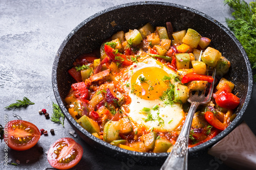 Fried egg with vegetables. 