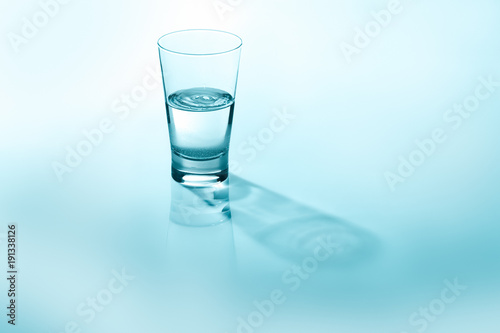 Konstfotografi Half full, half empty concept representation