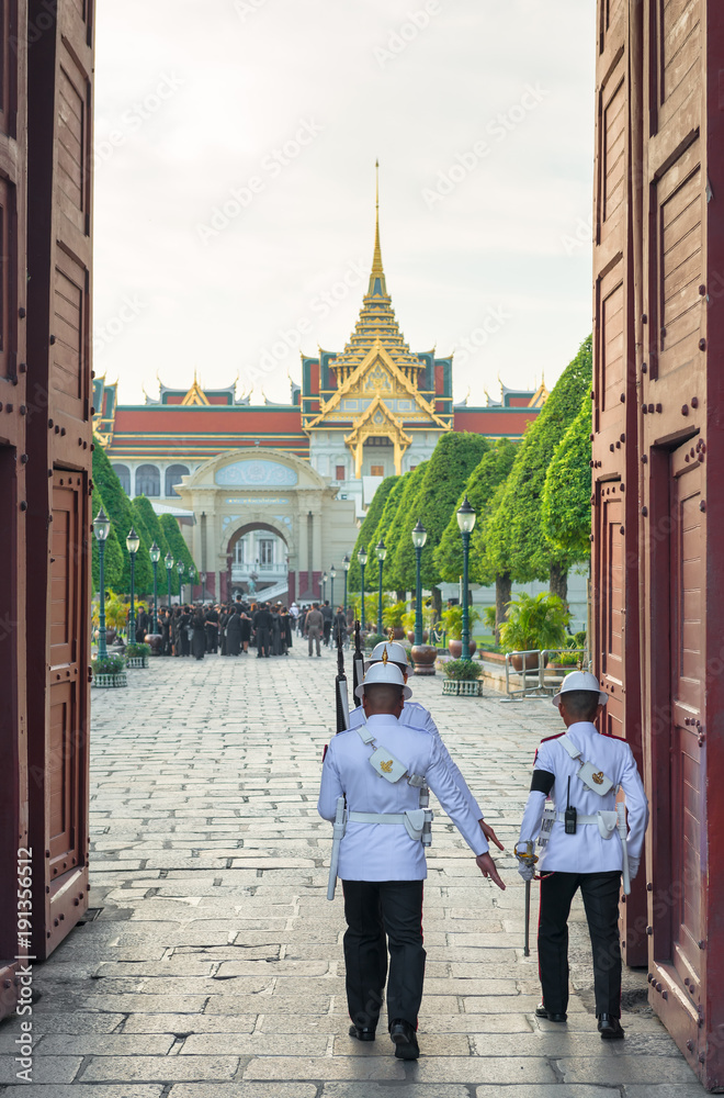 Obraz premium guard of the Royal Palace in Bangkok, Thailand