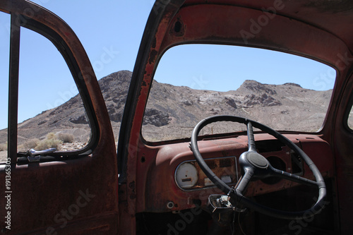 Abandoned car in Death Valley, California © lensw0rld