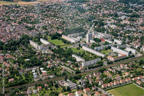 Vue aérienne du centre de Vernouillet dans les Yvelines en France © Francois