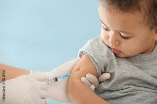 Konstfotografi Doctor vaccinating little baby in hospital