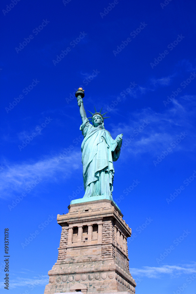 Fototapeta premium Statua Wolności na Liberty Island w New York Harbor w Nowym Jorku, Stany Zjednoczone