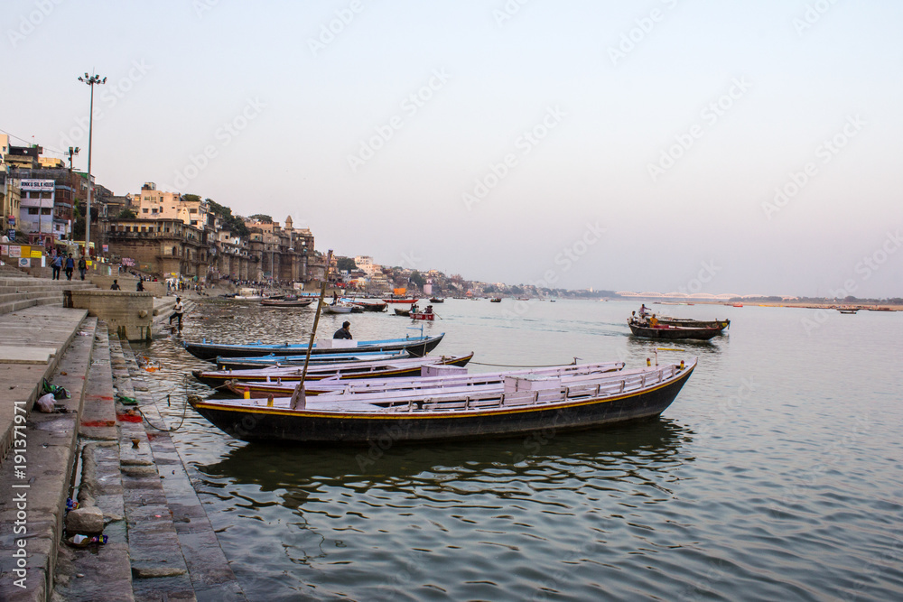 Fototapeta premium Varanasi City, Ganges River and Boats, Uttar Pradesh, India 