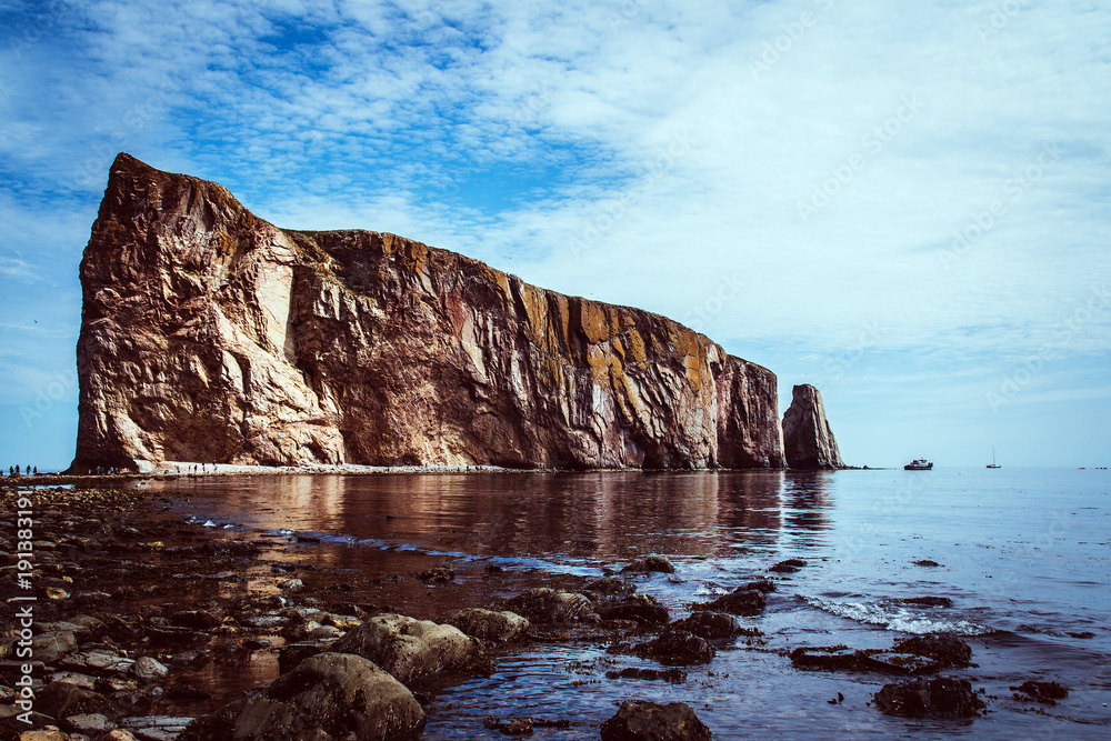 Naklejka premium Rocher Perce Pierced Rock natural stone