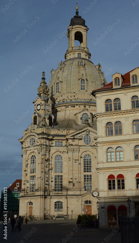 Blick zur Frauenkirche am Neumarkt in Dresden