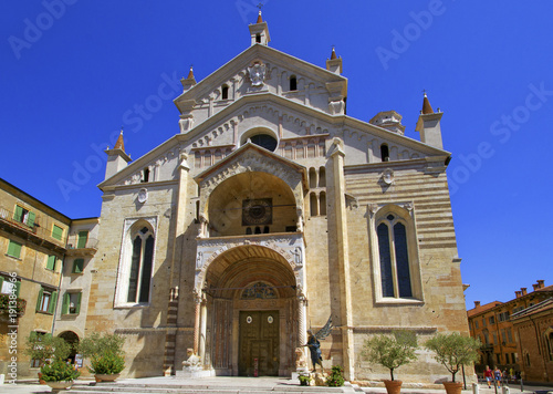 Verona, Duomo Cattedrale Santa Maria Matricolare, Veneto, Italia photo