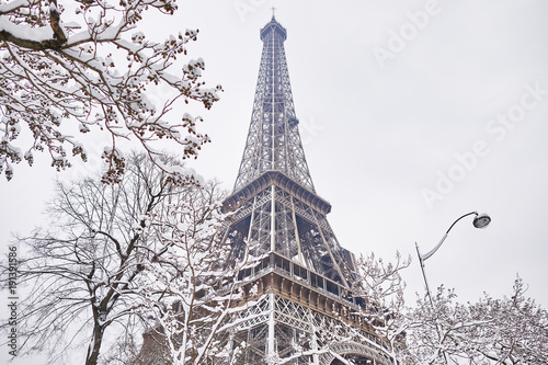 Photography Scenic view to the Eiffel tower on a day with heavy snow
