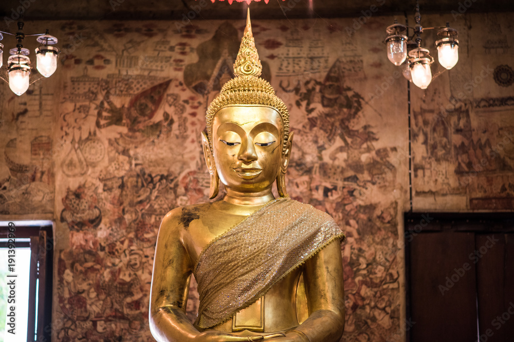 Obraz premium Gold Buddha statue. 