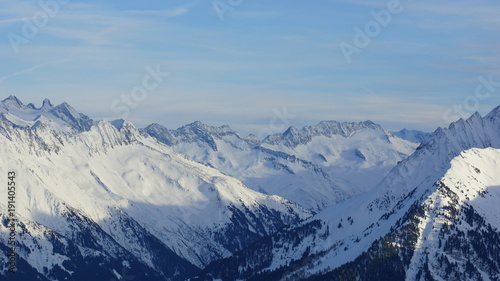 Wundersch  ne wei  e Gipfel der Alpen